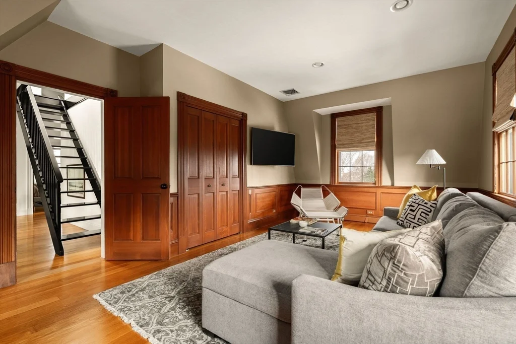 59 Harbor Ave, Marblehead Neck