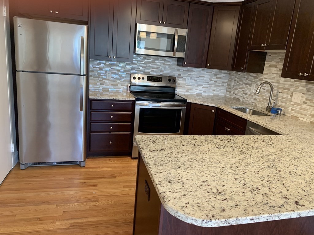 1105-4 Lexington St, Lakeview