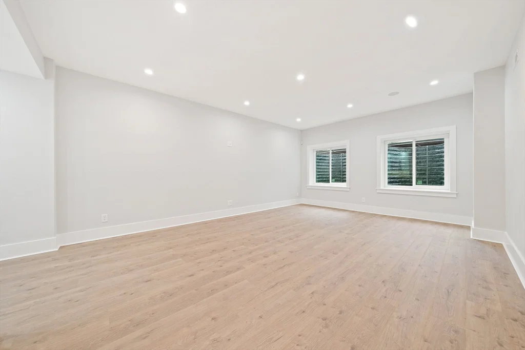 94 Thurston Rd, Newton Upper Falls