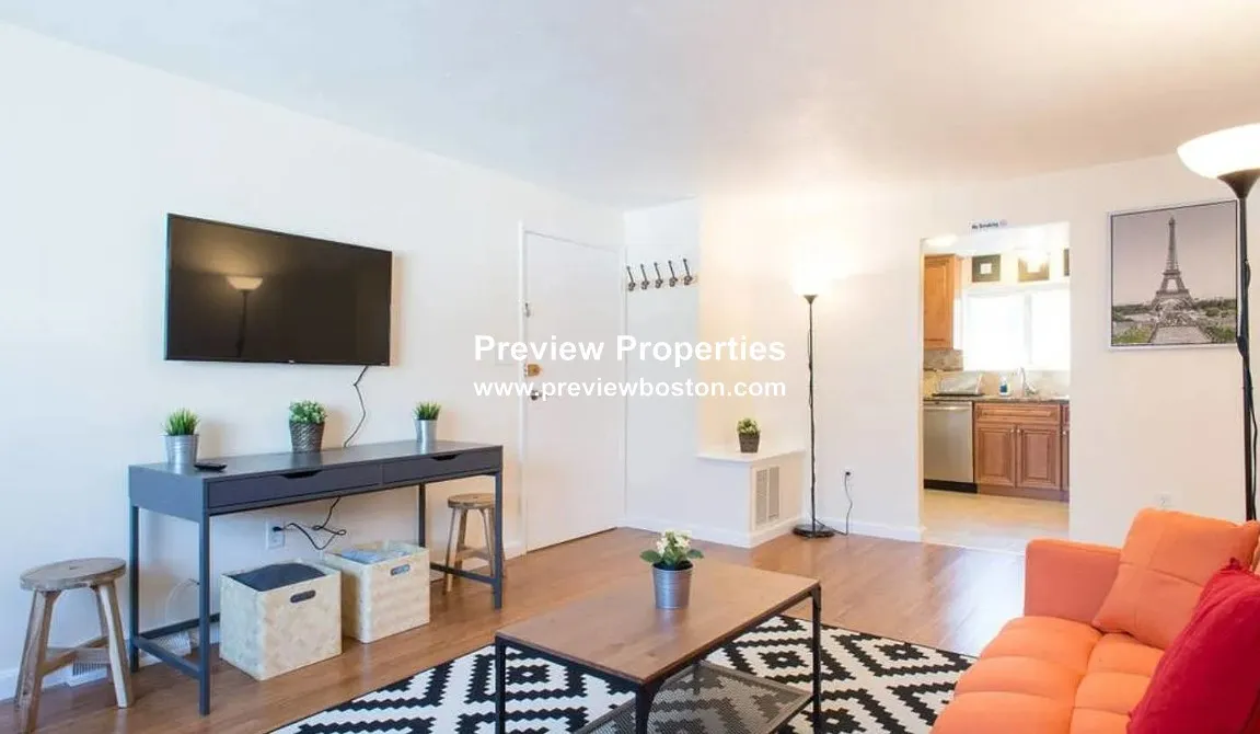 37 Oxford Circle, Belmont