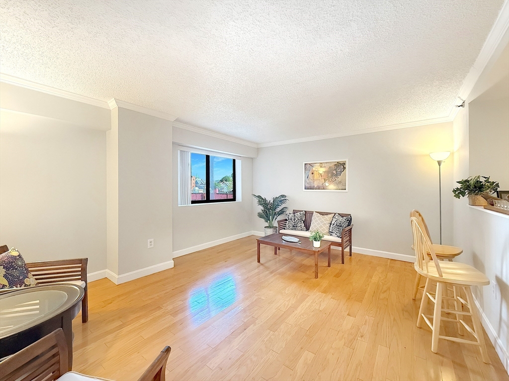 15 N Beacon St, Allston