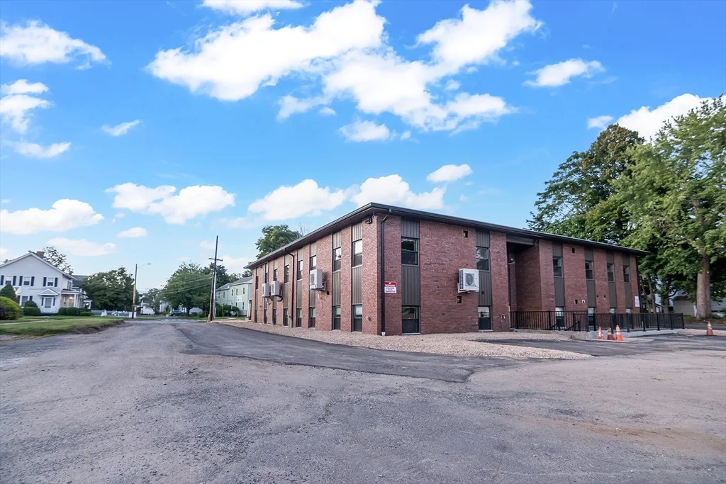 70 Court St, Westfield