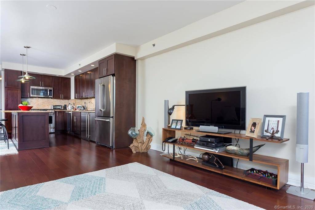 1 bed, 1 bath apartment for rent at 1 Broad St Unit 16C, Downtown Historic District — photo 10 of 13