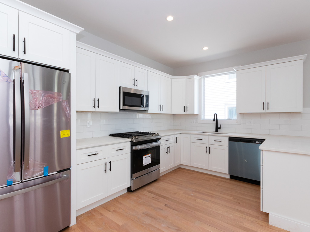 2 bed, 1.5 bath apartment for rent at 123 Centre Unit TH 1, Dorchester — photo 2 of 15