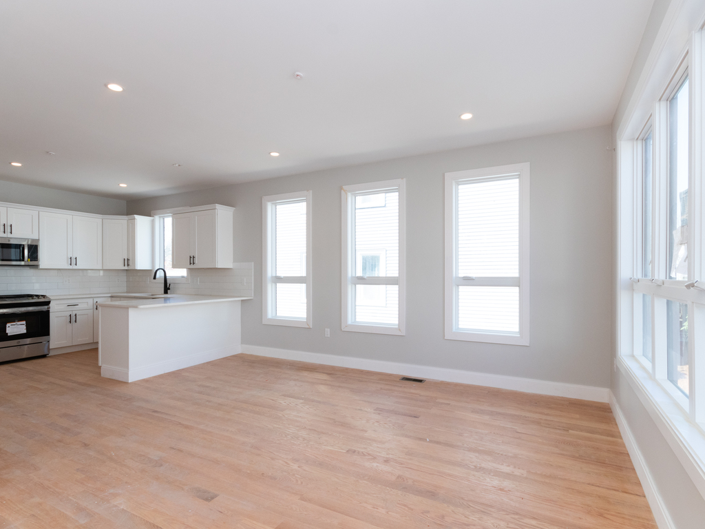 2 bed, 1.5 bath apartment for rent at 123 Centre Unit TH 1, Dorchester — photo 3 of 15