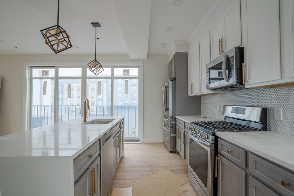3 bed, 2.5 bath apartment for rent at 17 West Bellflower Unit 3, Dorchester — photo 4 of 9