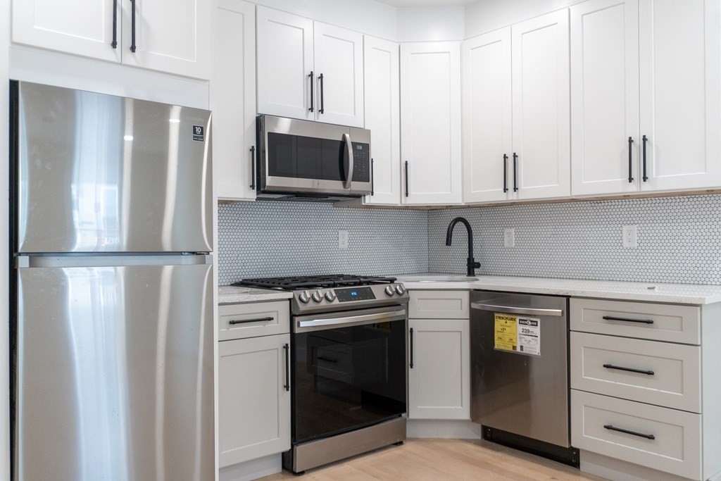 3 bed, 1 bath apartment for rent at 280 Chelsea St Unit 2, East Boston — photo 5 of 12