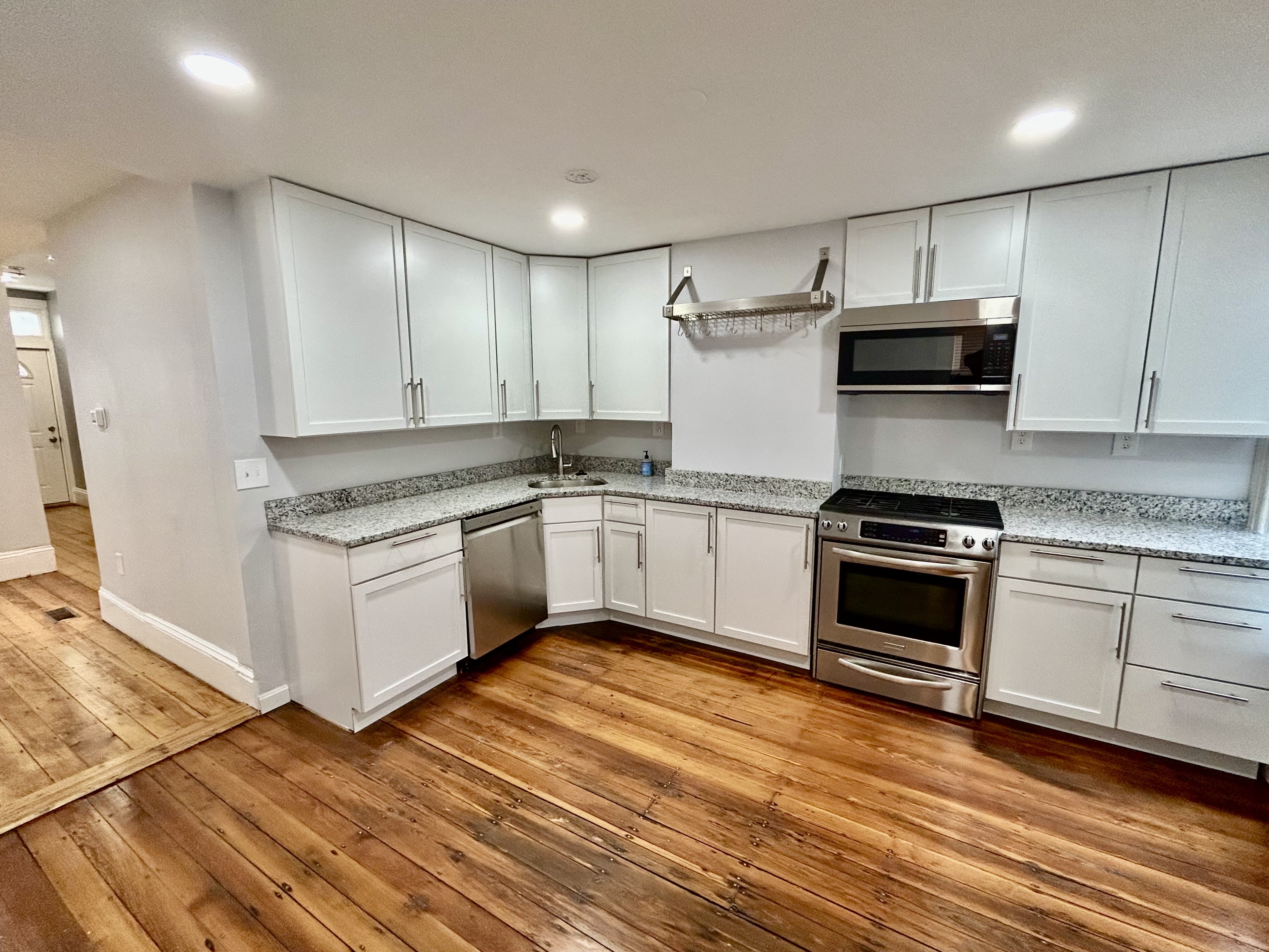 5 bed, 2.5 bath apartment for rent at 594 East 5th St Unit 1, South Boston — photo 1 of 15