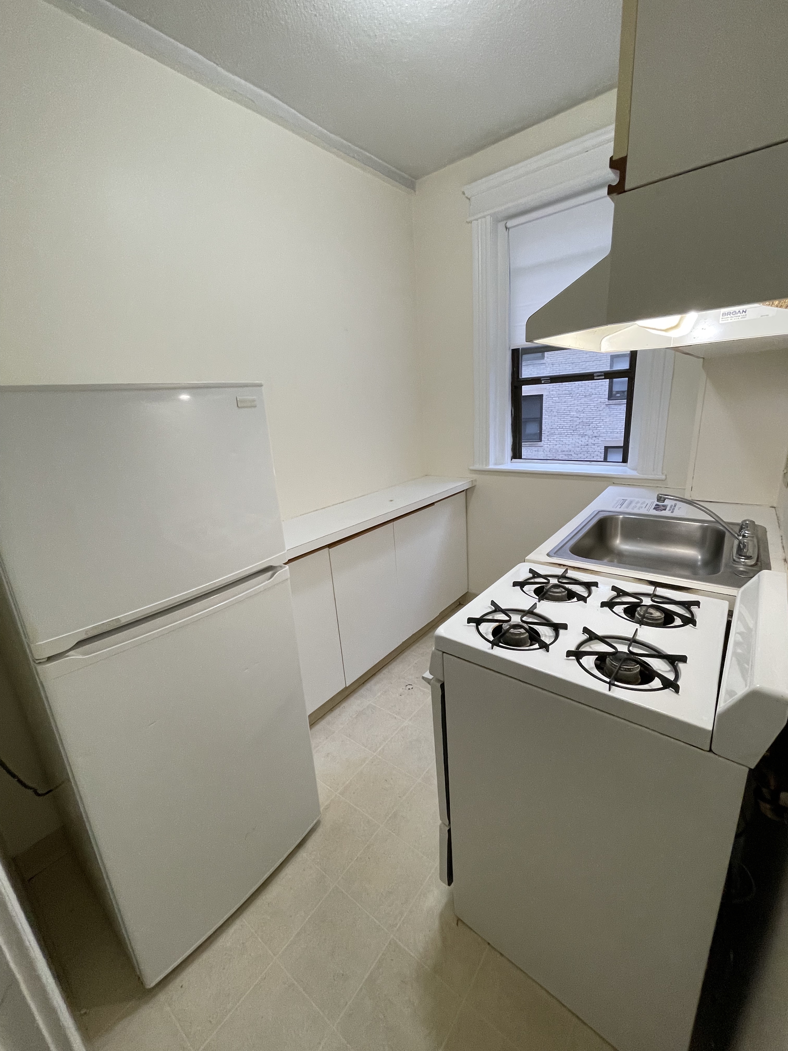 Studio bed, 1 bath apartment for rent at 1148 Commonwealth Ave Unit 25, Allston — photo 2 of 6