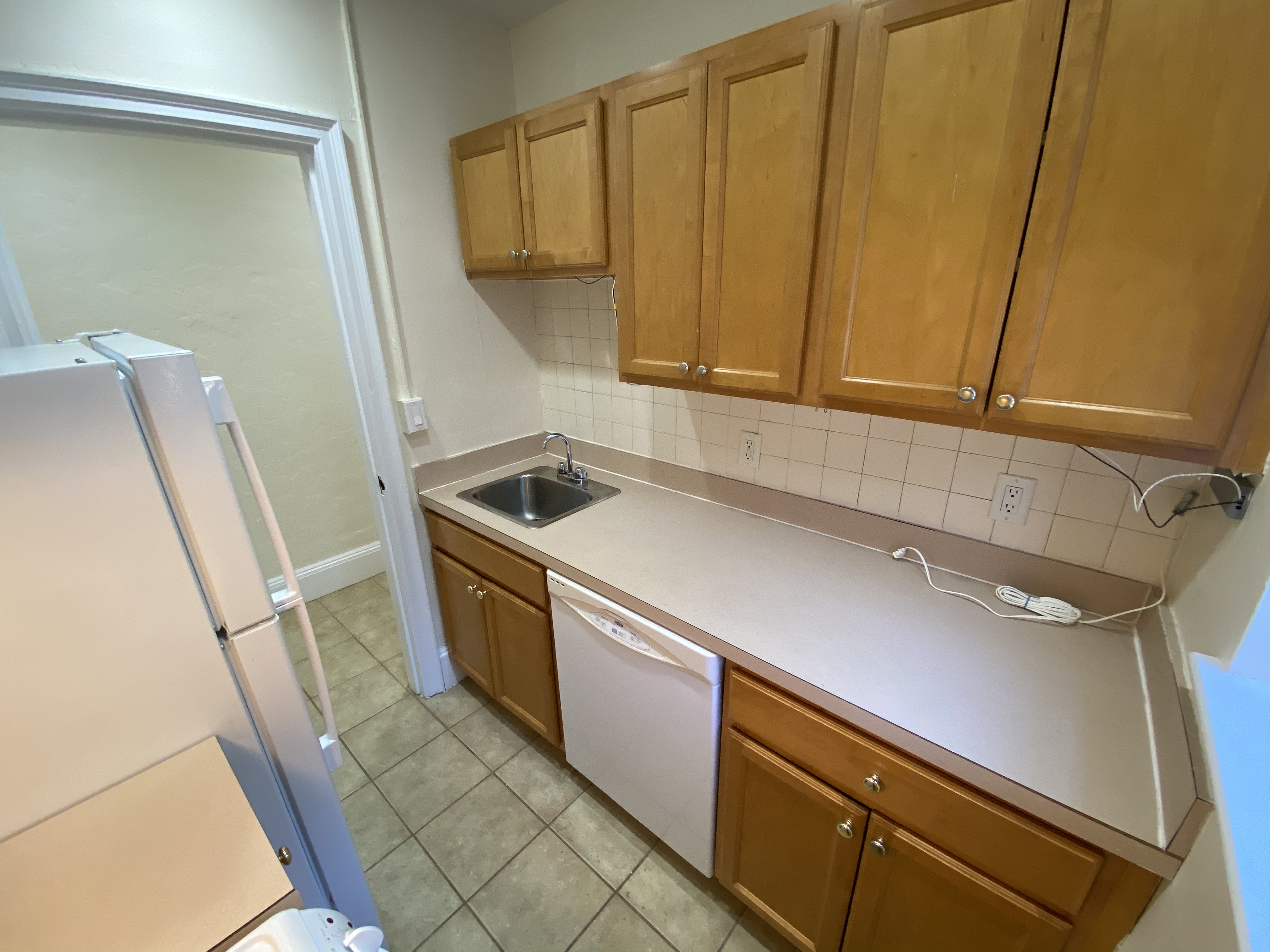 1 bed, 1 bath apartment for rent at 2 Elmwood Ave Unit 1, Winchester Town Center — photo 2 of 9