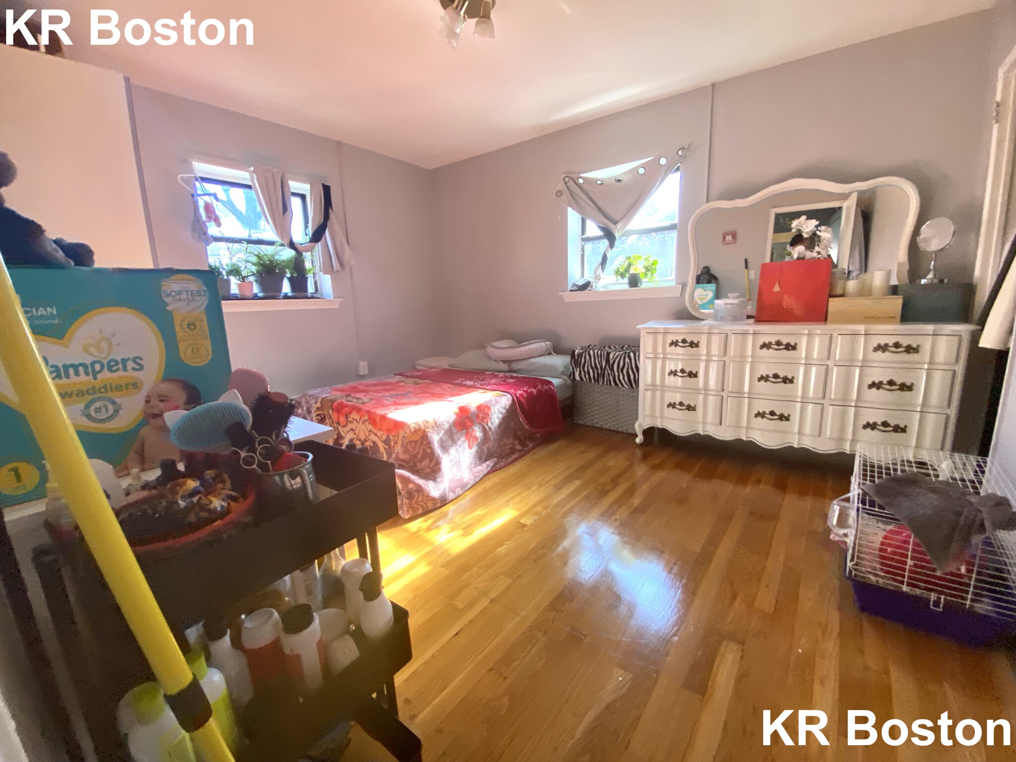 1 split bed, 1 bath apartment for rent at 2 President Ter Unit 4, Brighton — photo 2 of 3