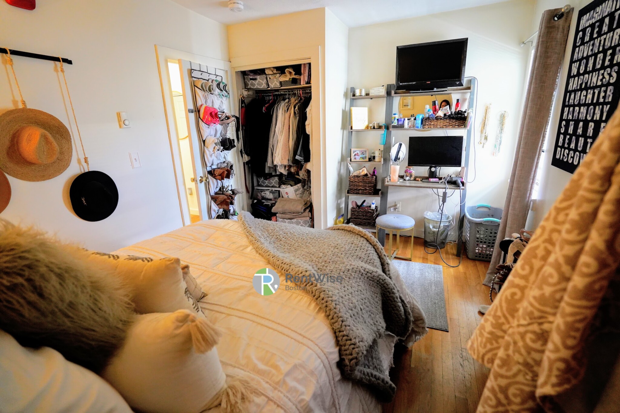 2 bed, 1 bath apartment for rent at 2 Schrepel Pl Unit 3, South Boston — photo 1 of 15
