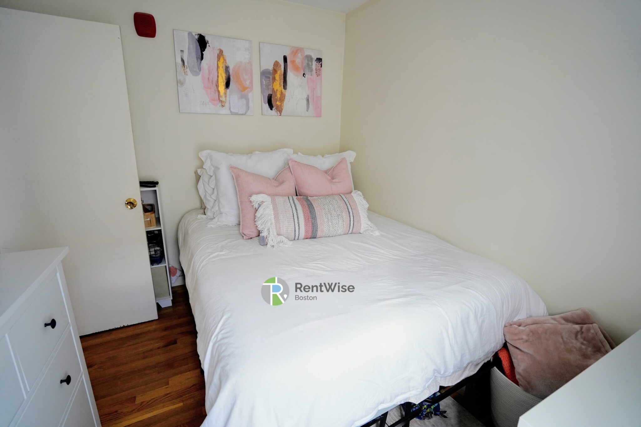2 bed, 1 bath apartment for rent at 2 Schrepel Pl Unit 3, South Boston — photo 7 of 15