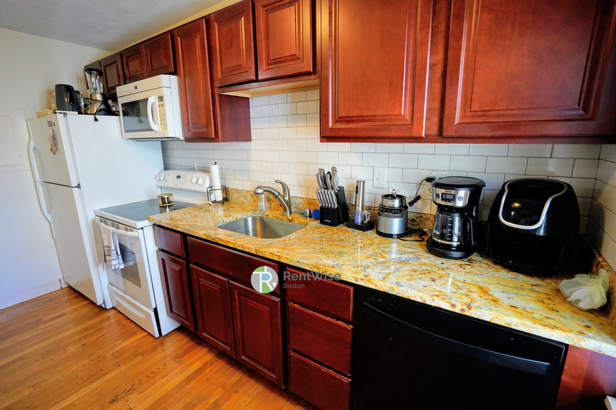 2 bed, 1 bath apartment for rent at 2 Schrepel Pl Unit 3, South Boston — photo 12 of 15