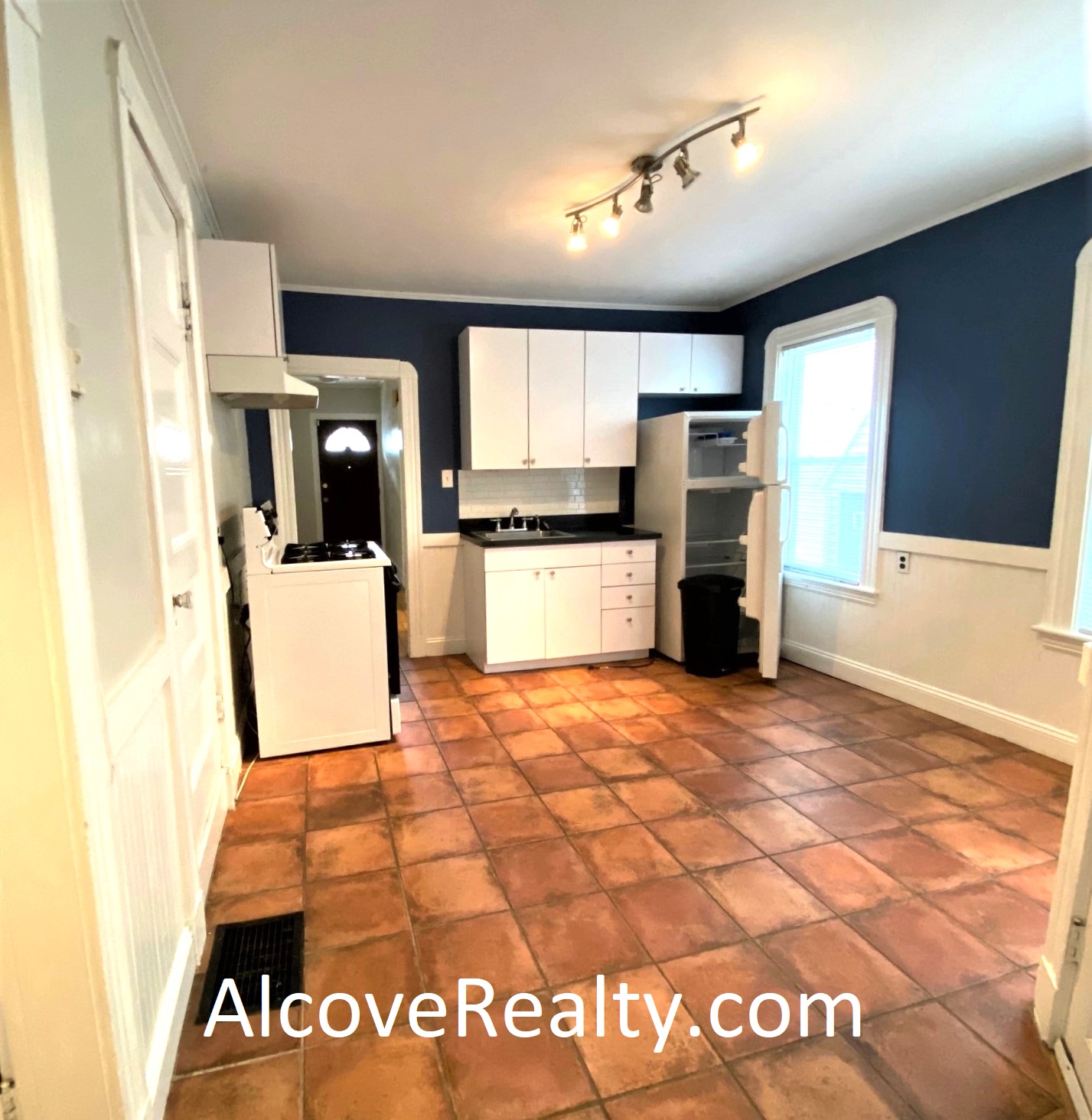 2 bed, 1 bath apartment for rent at 46 Gold Star Rd Unit 1, North Cambridge — photo 2 of 10