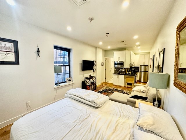 Studio bed, 1 bath apartment for rent at 24 Fleet St Unit 3D, North End — photo 2 of 10