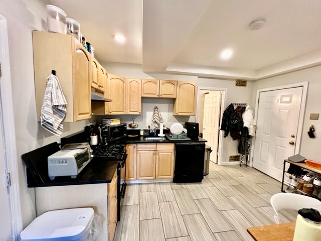 3 bed, 1 bath apartment for rent at 220 Hanover Unit 9F, North End — photo 2 of 16