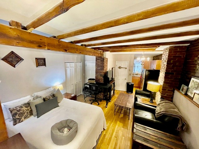 Studio bed, 1 bath apartment for rent at 130 Prince St Unit B, North End — photo 2 of 9