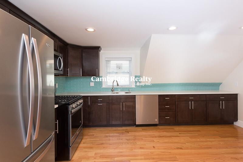 5 bed, 3 bath apartment for rent at 11 Winter Hill Rd Unit 2, South Medford — photo 2 of 29