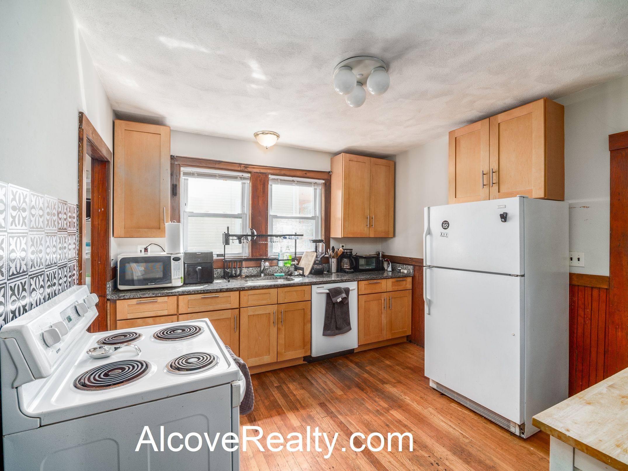 3 bed, 1 bath apartment for rent at 62 Upland Rd Unit 3, Teele Square — photo 2 of 12