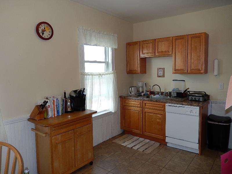 3 bed, 1 bath apartment for rent at 28 Belknap St Unit 2T, Teele Square — photo 3 of 16