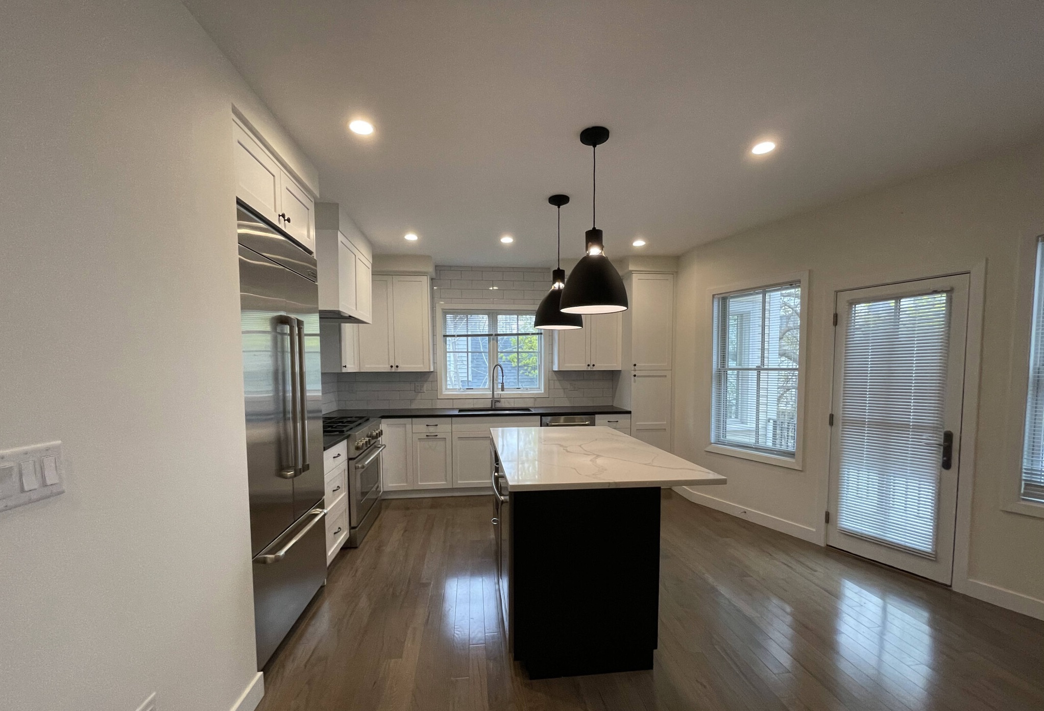 4 bed, 3.5 bath apartment for rent at 10 Emerson St Unit 1T, Ward Two — photo 2 of 11