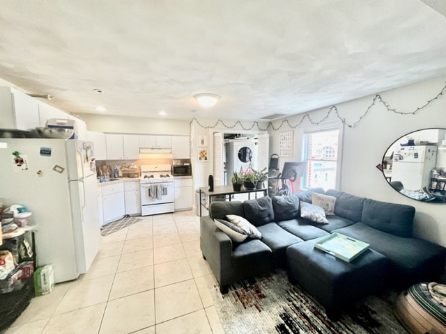3 bed, 2 bath apartment for rent at 10 Harris St Unit 5, North End — photo 2 of 25