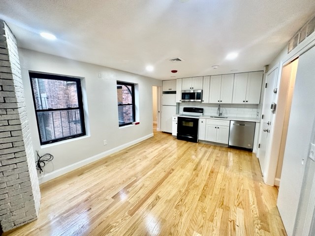 1 bed, 1 bath apartment for rent at 25 Fleet Unit 3, North End — photo 2 of 8