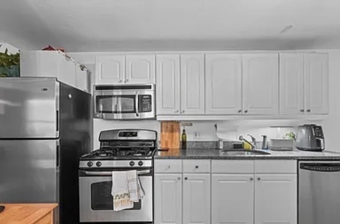 2 bed, 1 bath apartment for rent at 148 West 3rd St Unit 2, Boston — photo 2 of 11