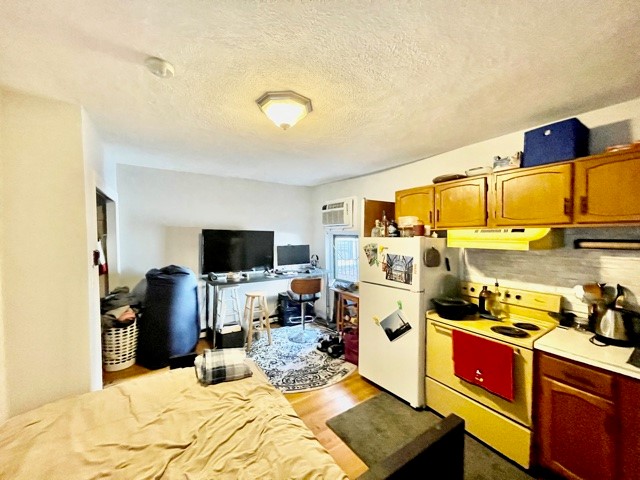 Studio bed, 1 bath apartment for rent at 59 Salem St Unit 3, North End — photo 2 of 7