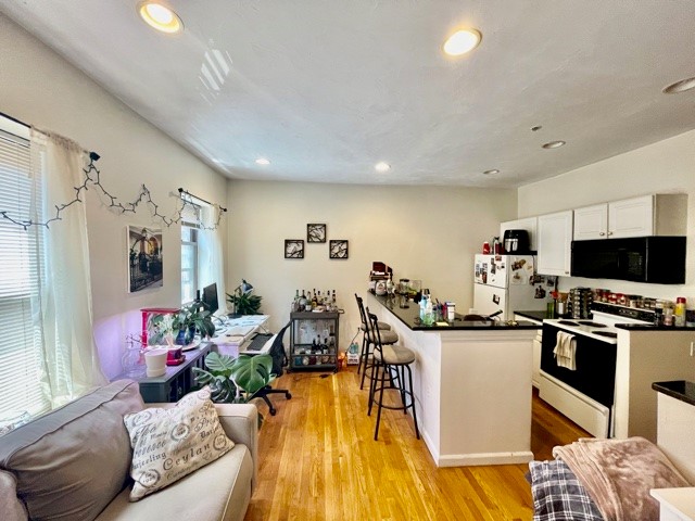 3 bed, 1 bath apartment for rent at 17 Thacher St Unit 2, North End — photo 2 of 24