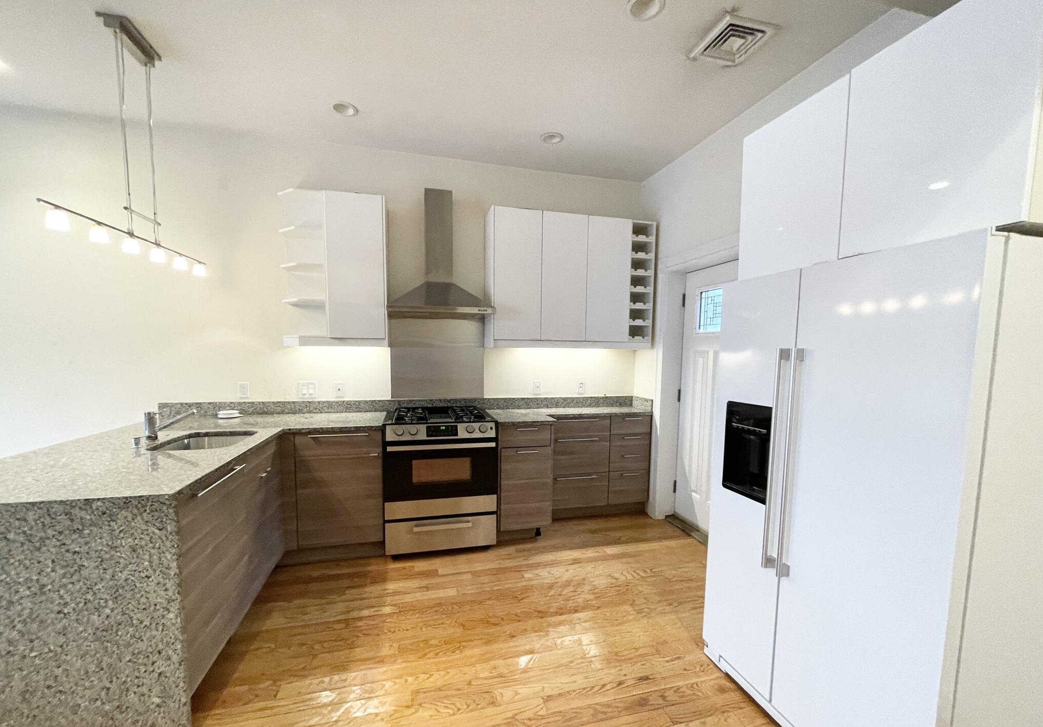 4 bed, 2.5 bath apartment for rent at 98 L St Unit -01, South Boston — photo 3 of 15