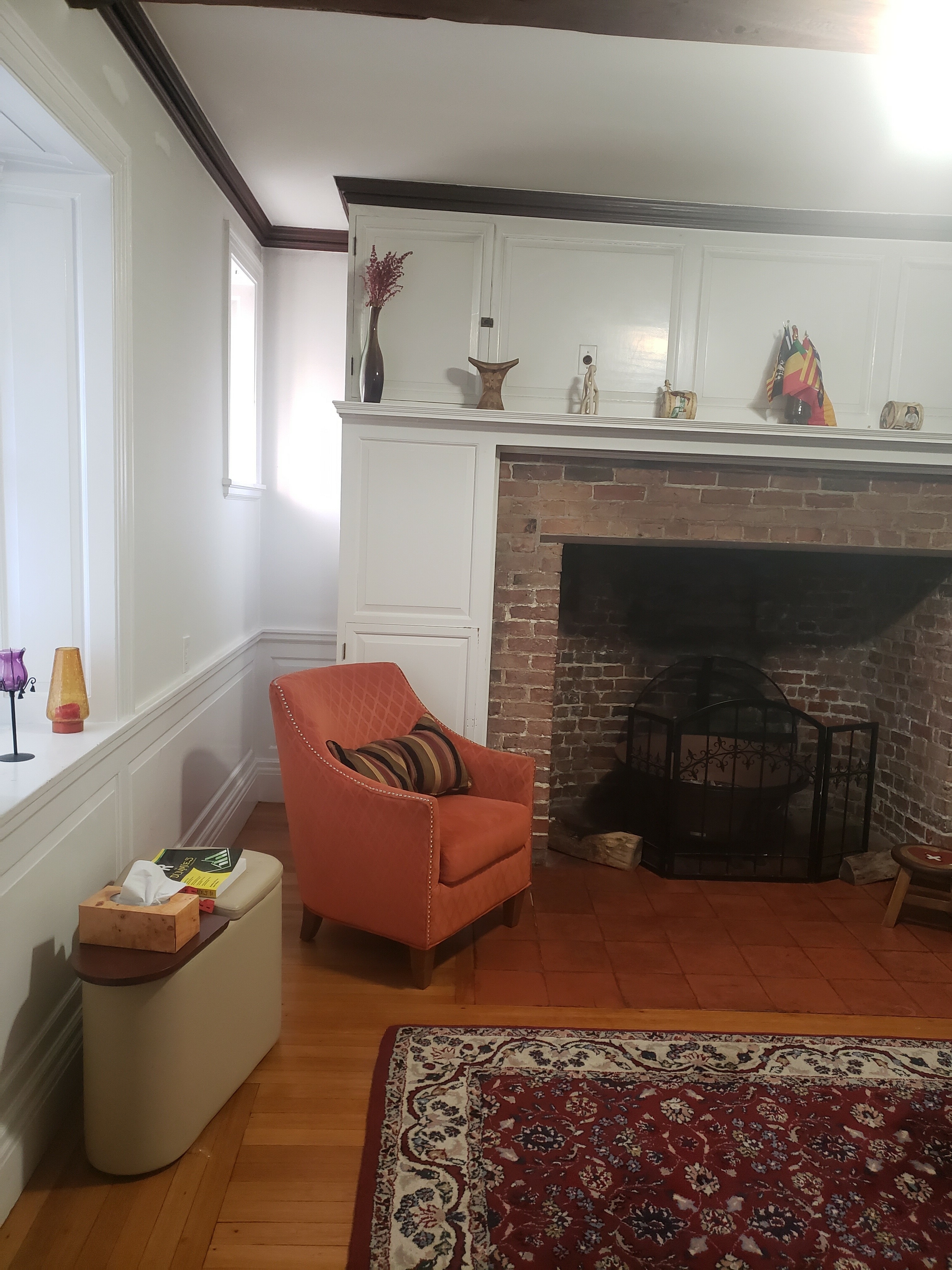 4 bed, 1 bath apartment for rent at 350 Riverside Ave Unit -1, Medford — photo 3 of 8