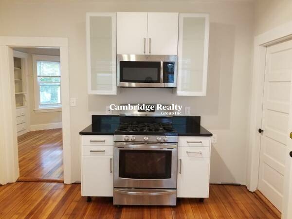 4 bed, 2 bath apartment for rent at 25 Fainwood Circle Unit 2T, Mid Cambridge — photo 3 of 16
