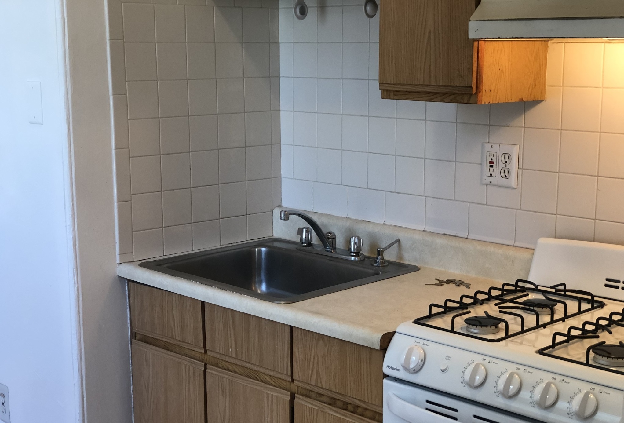 2 bed, 1 bath apartment for rent at 1 Ashburton Pl Unit 2, The Port — photo 2 of 11