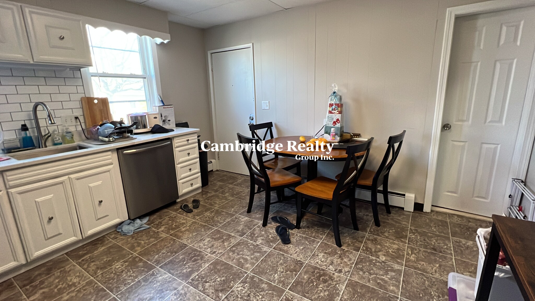 4 bed, 2 bath apartment for rent at 158 Holland St Unit 1T, Teele Square — photo 2 of 23