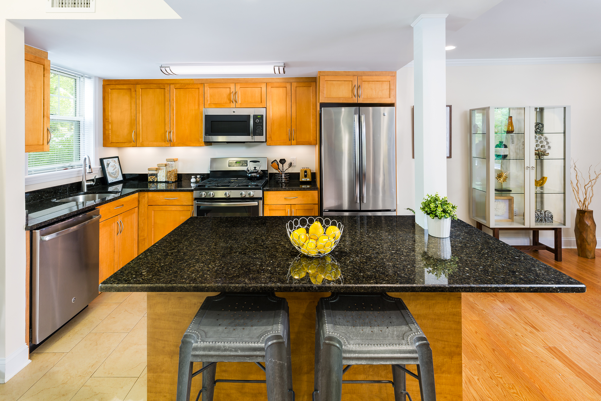 2 bed, 1.5 bath apartment for rent at 617 Vfw Pkwy Unit ., Chestnut Hill — photo 3 of 39