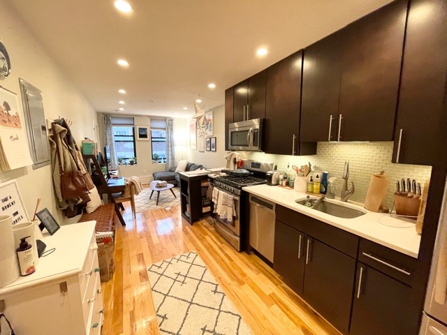 2 bed, 1 bath apartment for rent at 419 Hanover St Unit 6, North End — photo 2 of 12