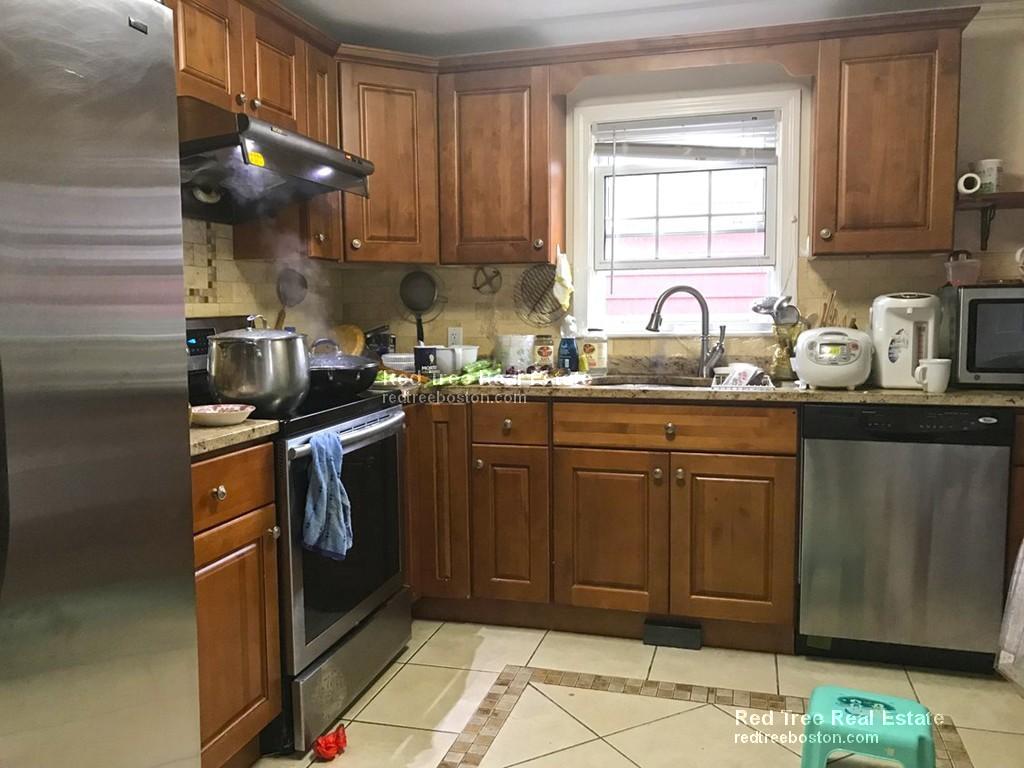 3 bed, 1 bath apartment for rent at 5 Hardwick St Unit Ma, Brighton — photo 4 of 6