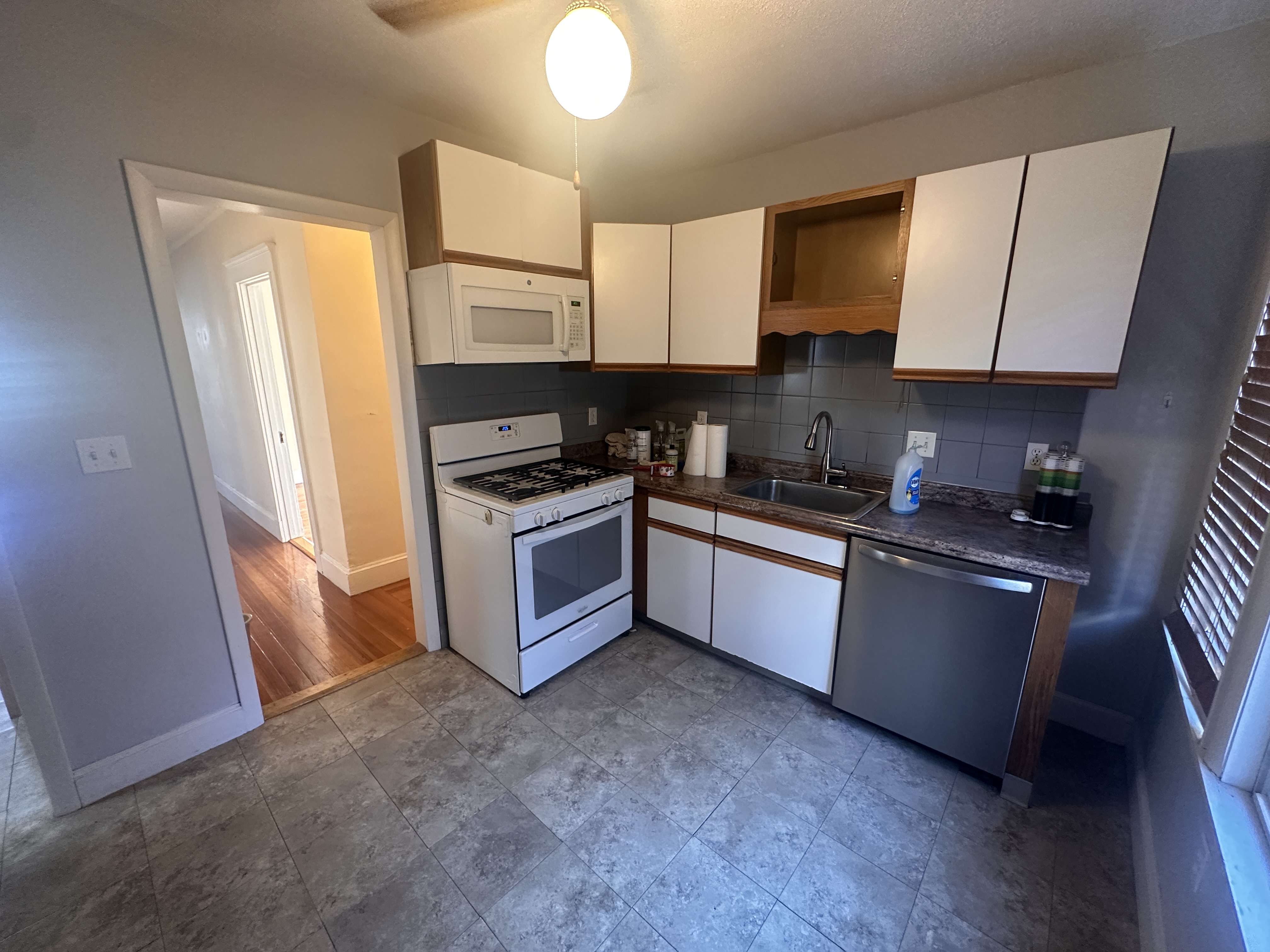 2 bed, 1 bath apartment for rent at 39 Magnus Ave Unit 2T, Ward Two — photo 3 of 24