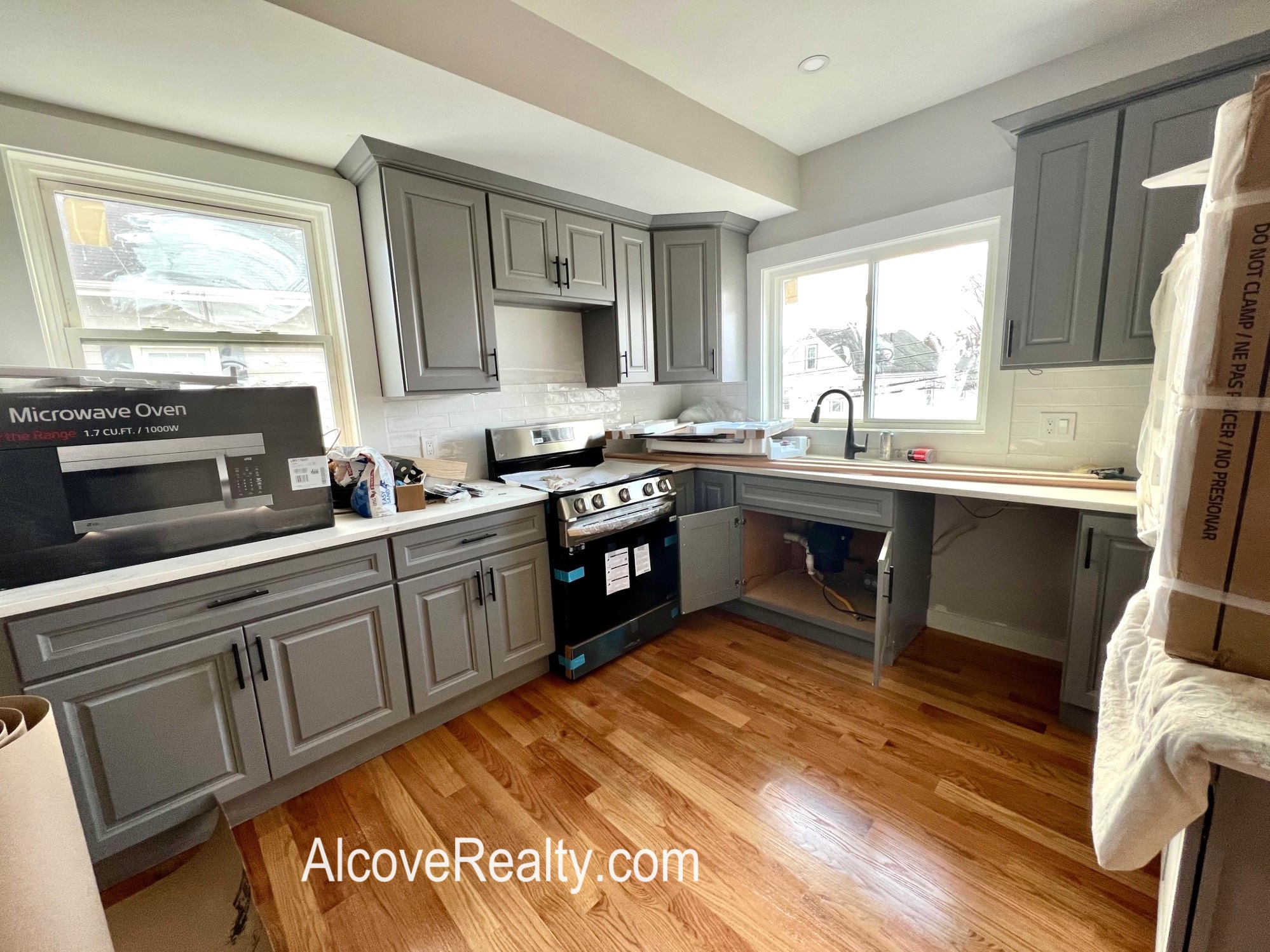 6 bed, 2 bath apartment for rent at 42 George St Unit 1, South Medford — photo 2 of 12