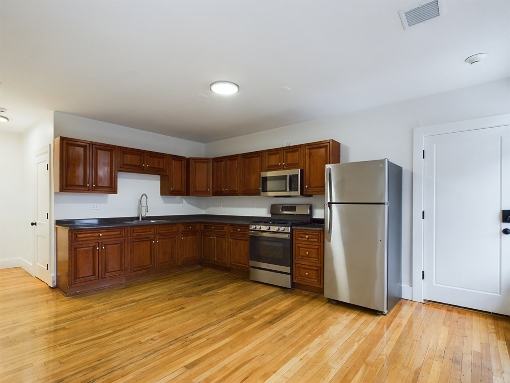 2 bed, 1 bath apartment for rent at 37 South St Unit 8, Foxborough — photo 2 of 7