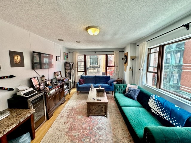 3 bed, 1.5 bath apartment for rent at 1 Noyes Pl Unit 5, North End — photo 2 of 27