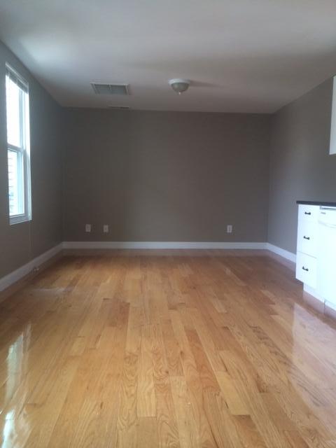 3 bed, 1 bath apartment for rent at 26 Monmouth St Unit 3, Eagle Hill — photo 3 of 6