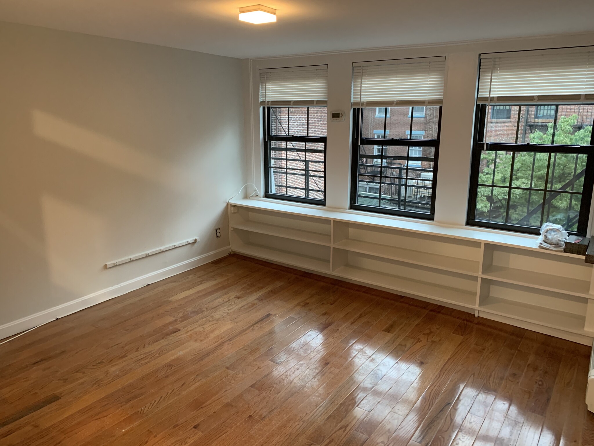 Studio bed, 1 bath apartment for rent at 13 Knox St Unit 3, Back Bay — photo 5 of 5