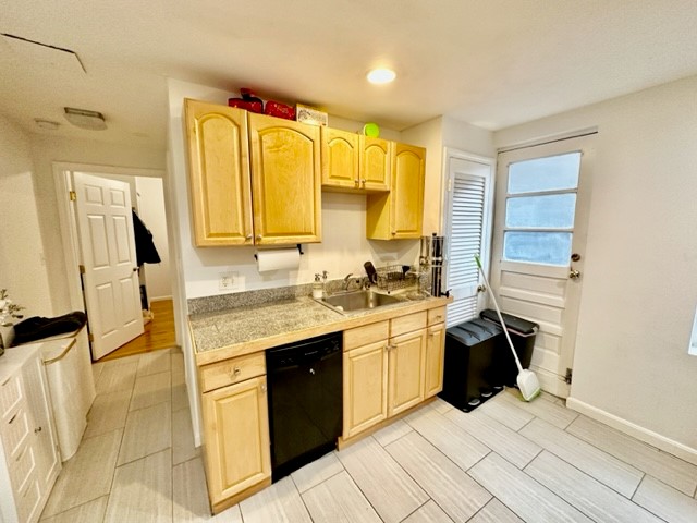 2 split bed, 1 bath apartment for rent at 220 Hanover St Unit 5r, North End — photo 2 of 9
