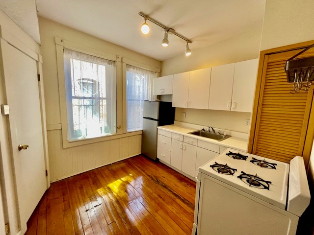 Studio bed, 1 bath apartment for rent at 13 Charter St Unit 3F, North End — photo 2 of 8