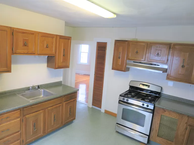 3 bed, 1 bath apartment for rent at 96 Conwell Ave Unit 1, Teele Square — photo 2 of 3