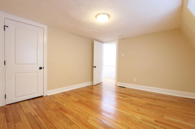 3 bed, 1.5 bath apartment for rent at 3 Saint James Pl, Roxbury — photo 6 of 9