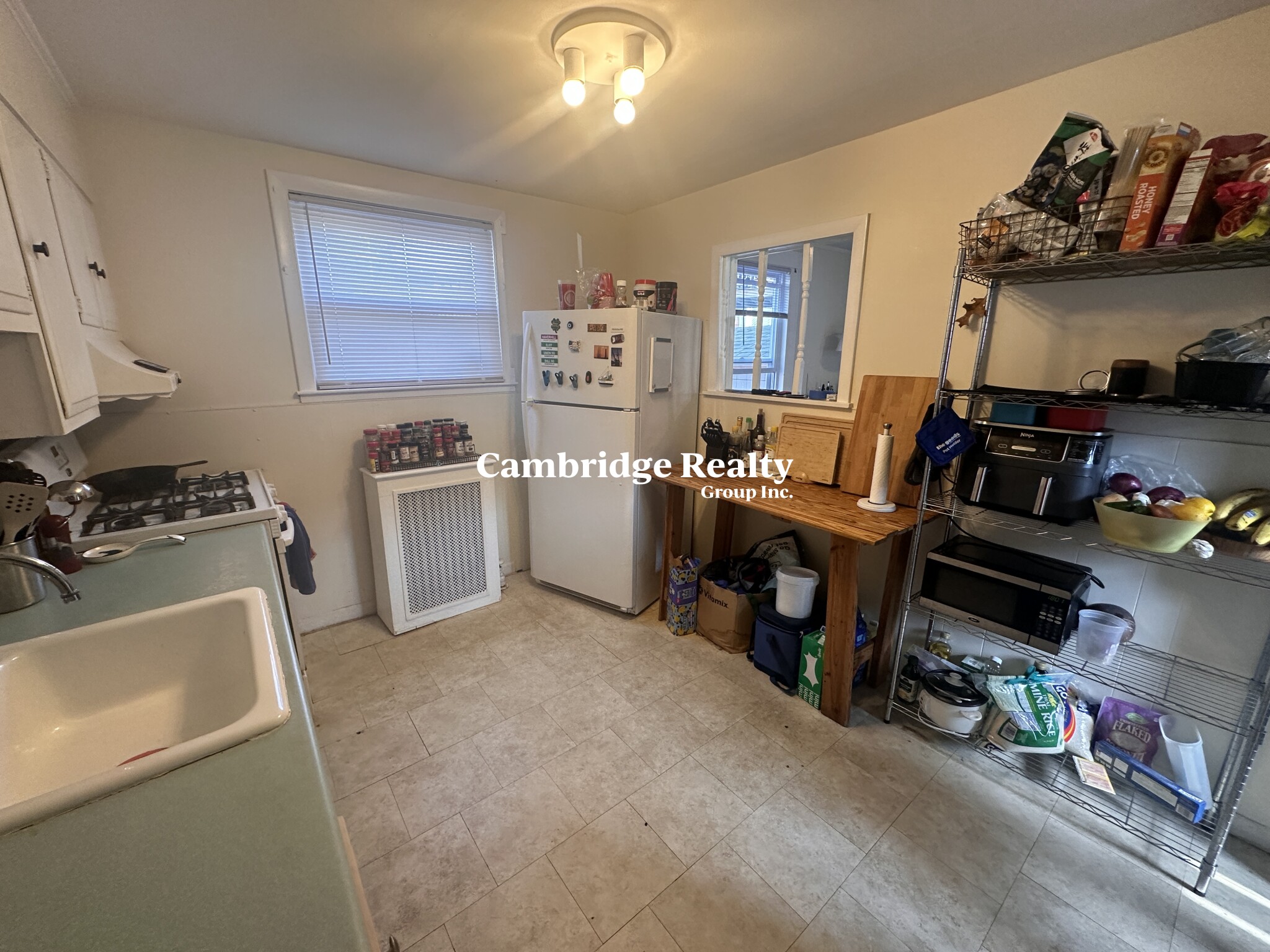 2.5 bed, 1 bath apartment for rent at 543 Broadway Unit 1T, South Medford — photo 3 of 27